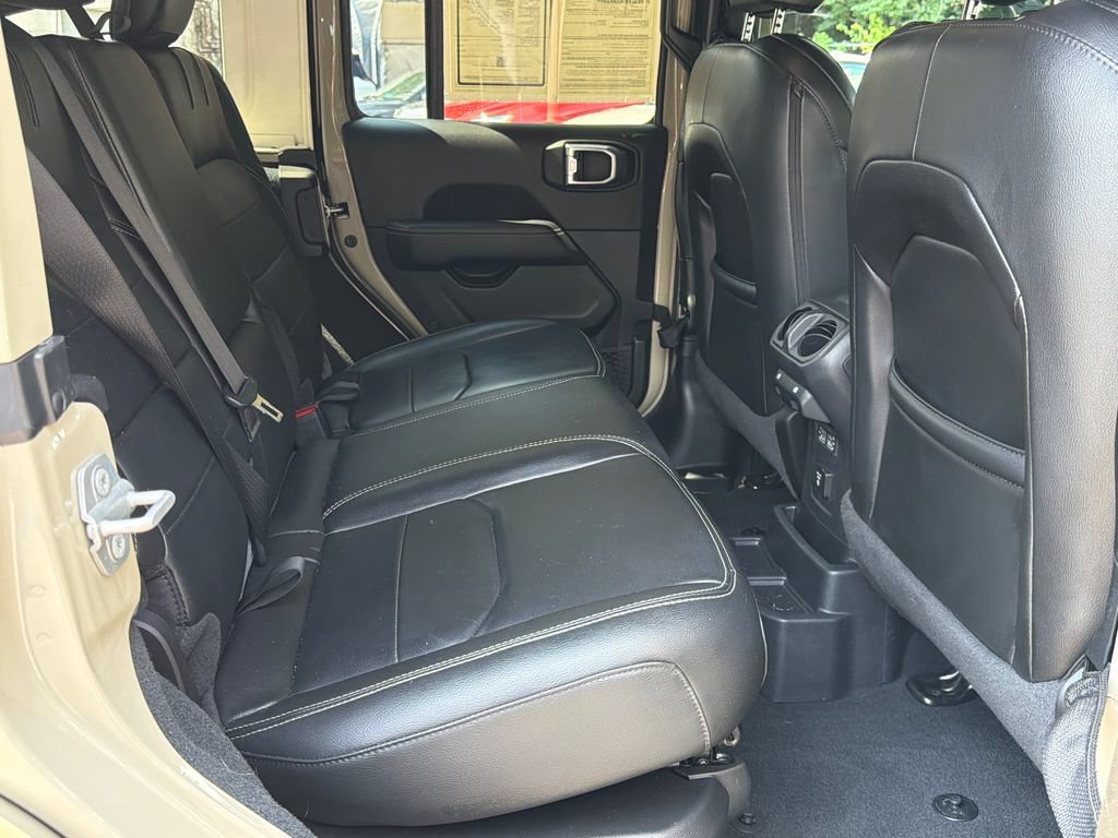 Used 2022 Jeep Wrangler Unlimited Sahara AWD/4WD image 13