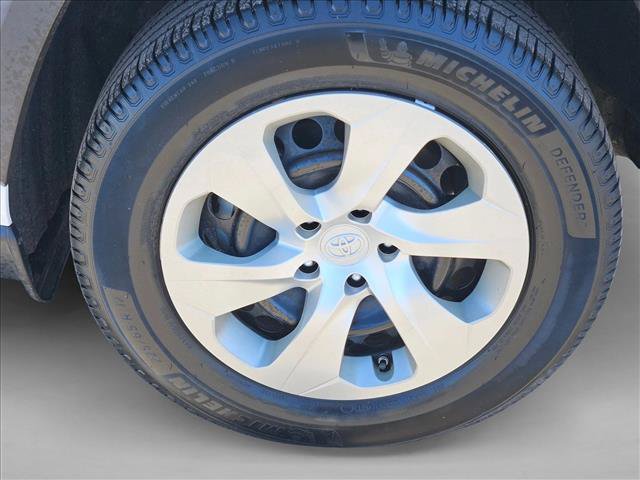 Used 2021 Toyota RAV4 LE w/ Carpet Mat Package (TMS) AWD/4WD image 24