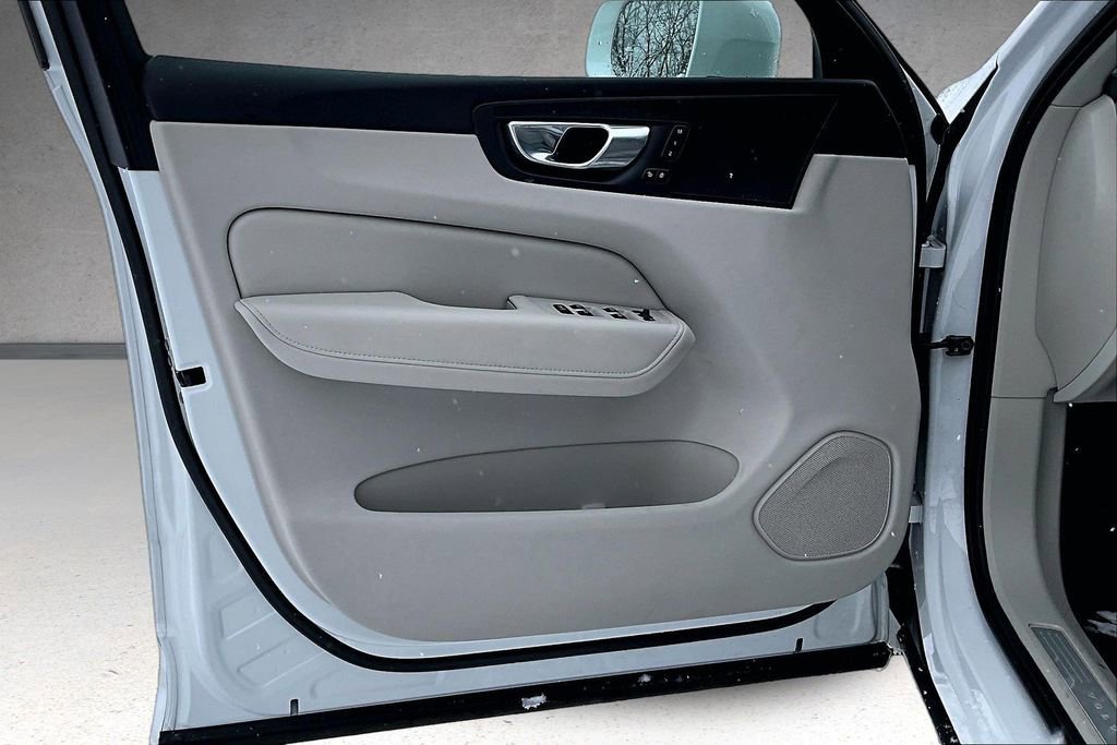 Certified 2023 Volvo XC60 B5 Plus image 19