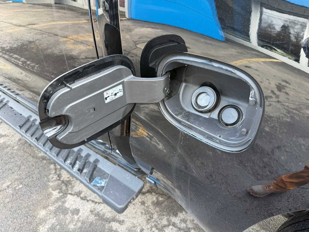 Used 2023 Chevrolet Silverado 1500 LT image 24