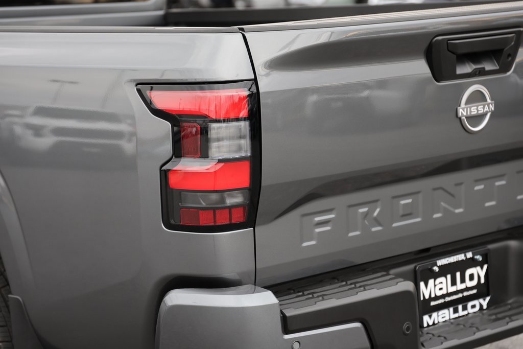 Used 2025 Nissan Frontier SV image 5