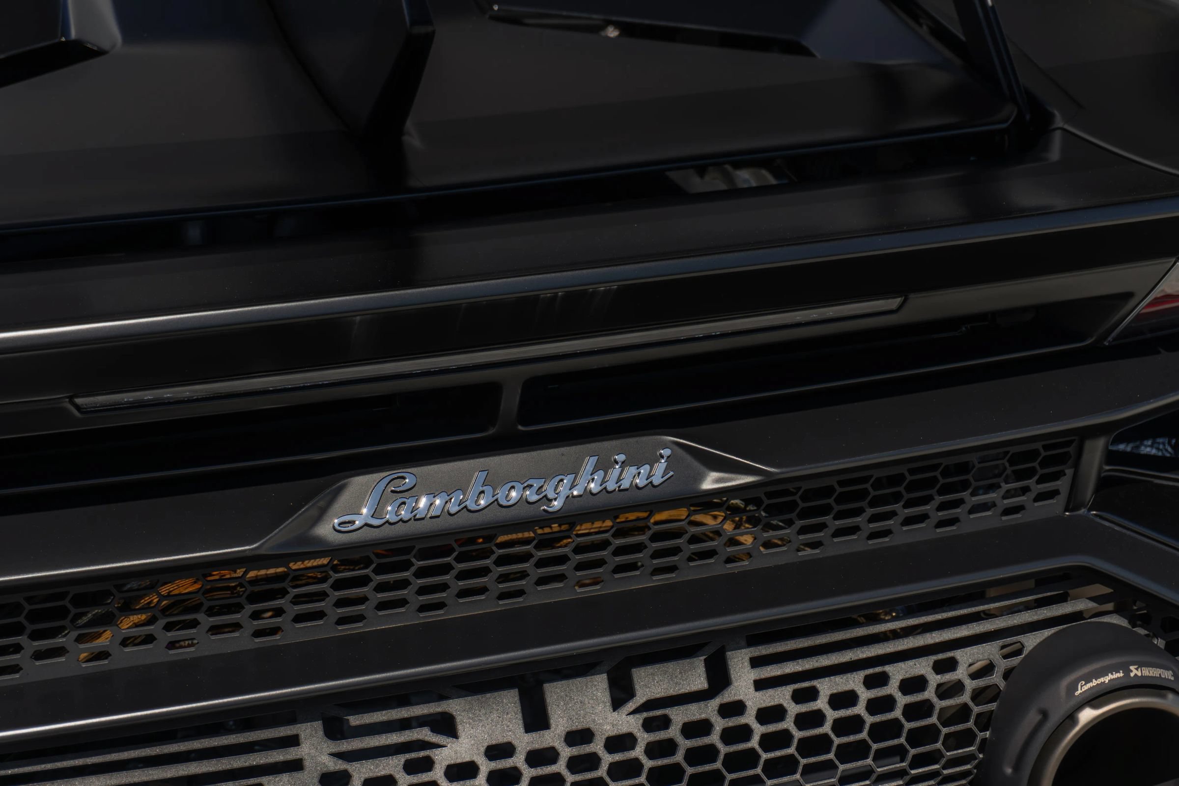 Used 2021 Lamborghini Huracan STO RWD image 47