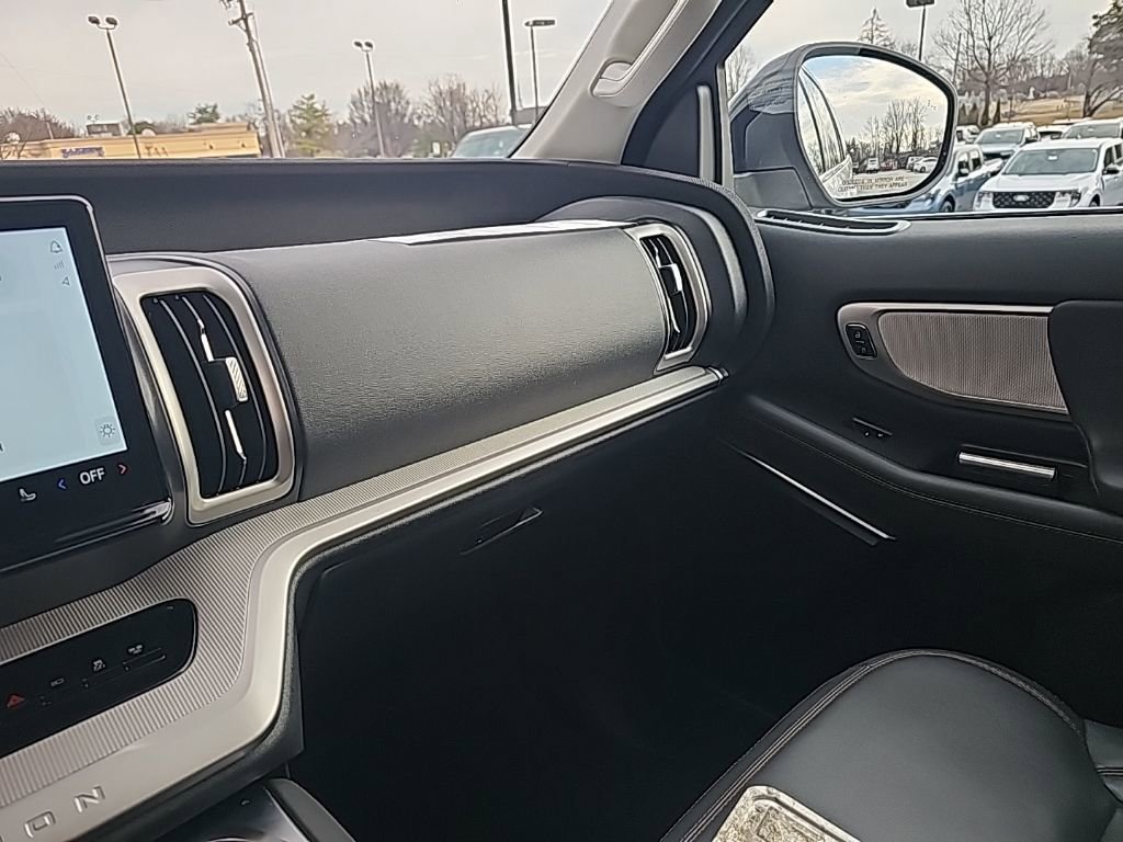 Used 2025 Ford Expedition Active image 22