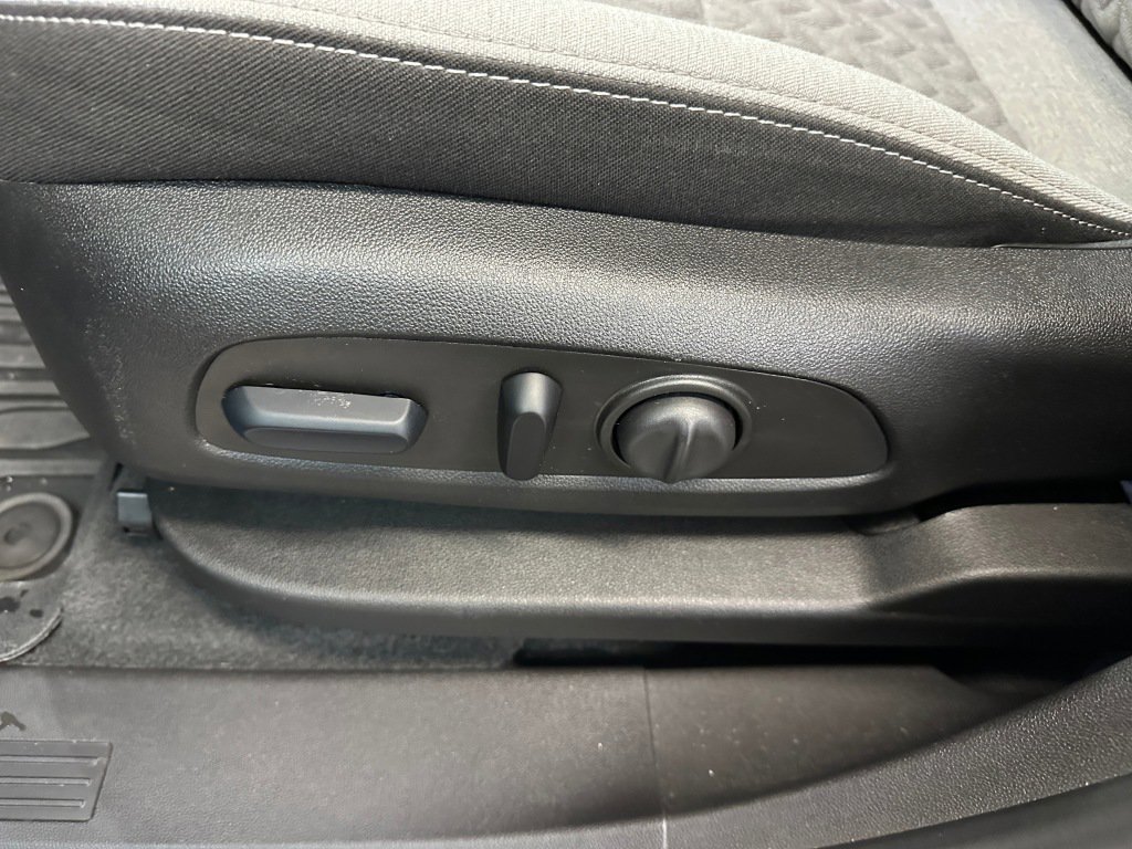 Used 2024 Chevrolet Equinox LT w/ LPO, Floor Liner Package image 6