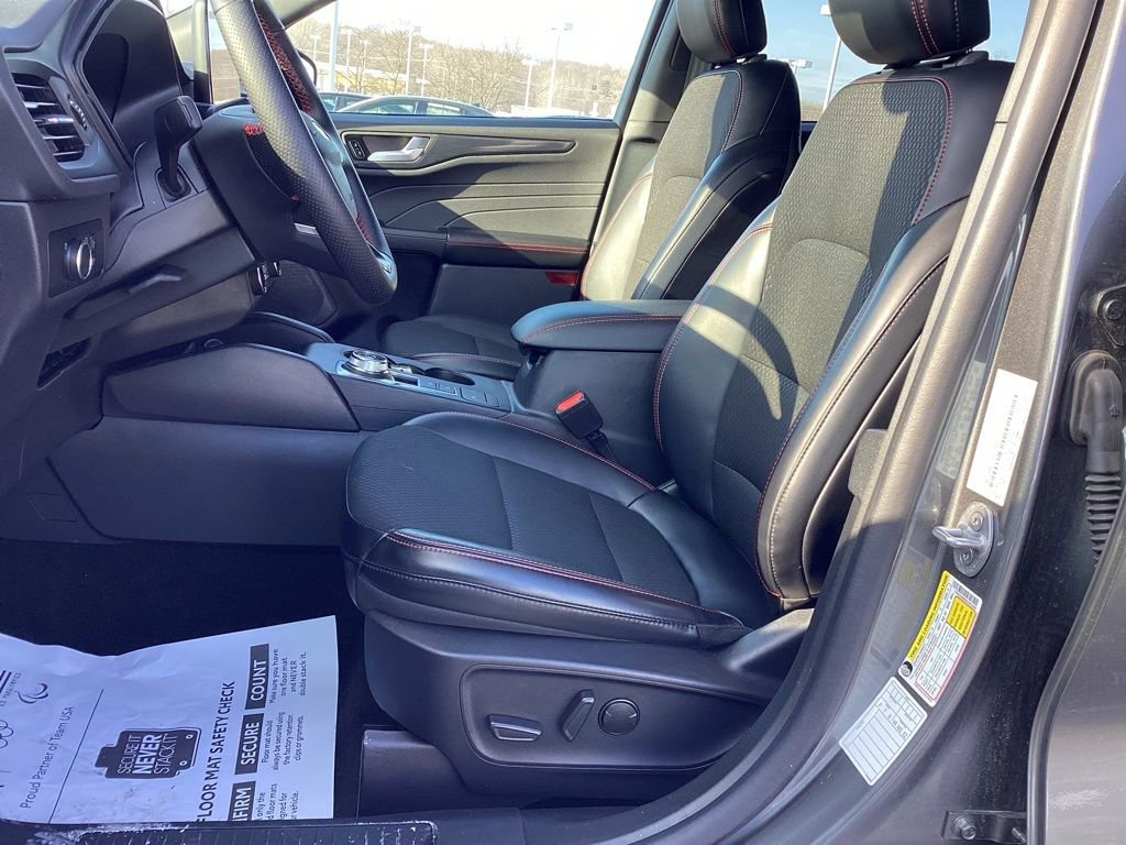 Used 2025 Ford Escape ST-Line image 13