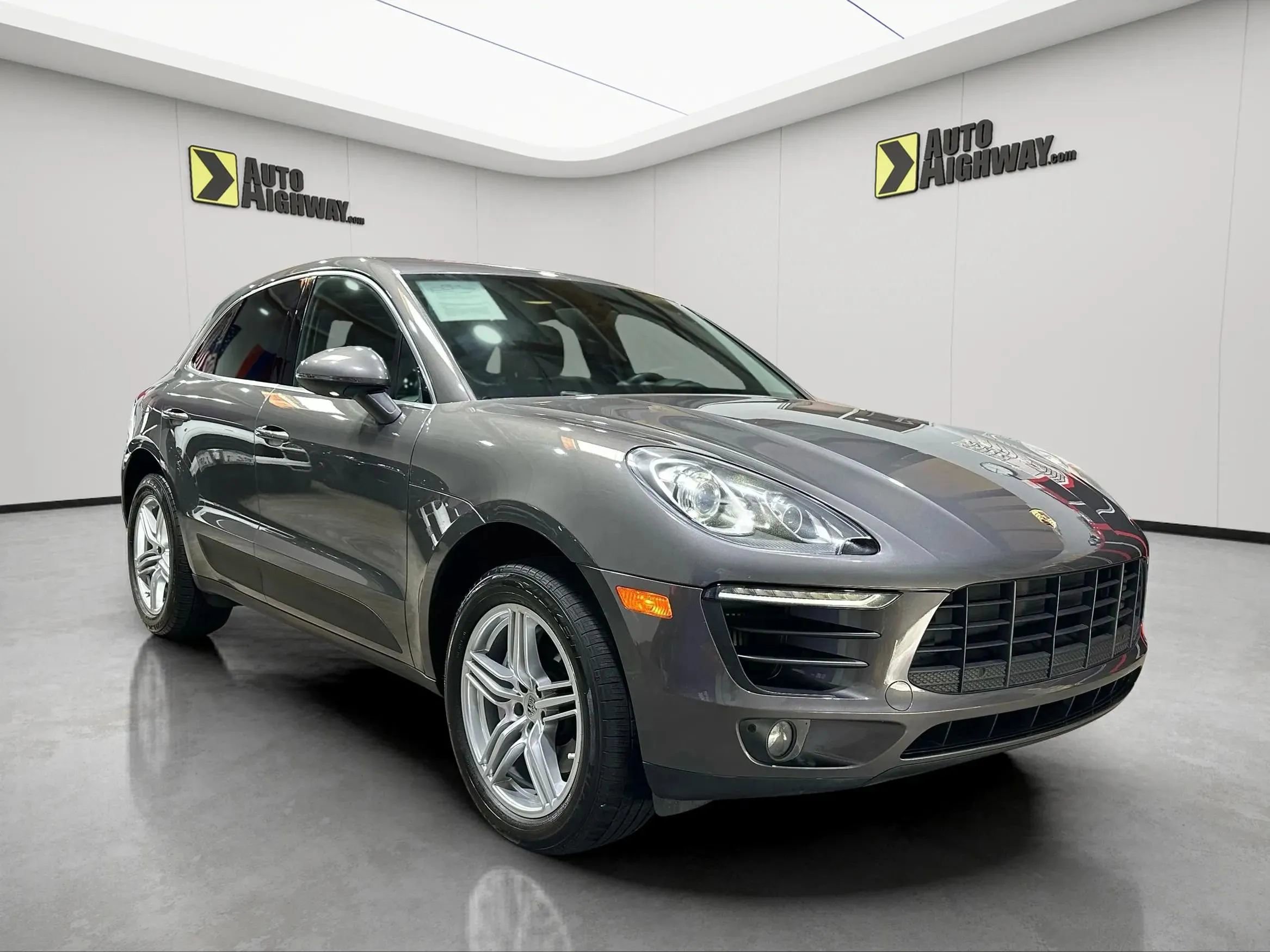 Used 2016 Porsche Macan S image 3