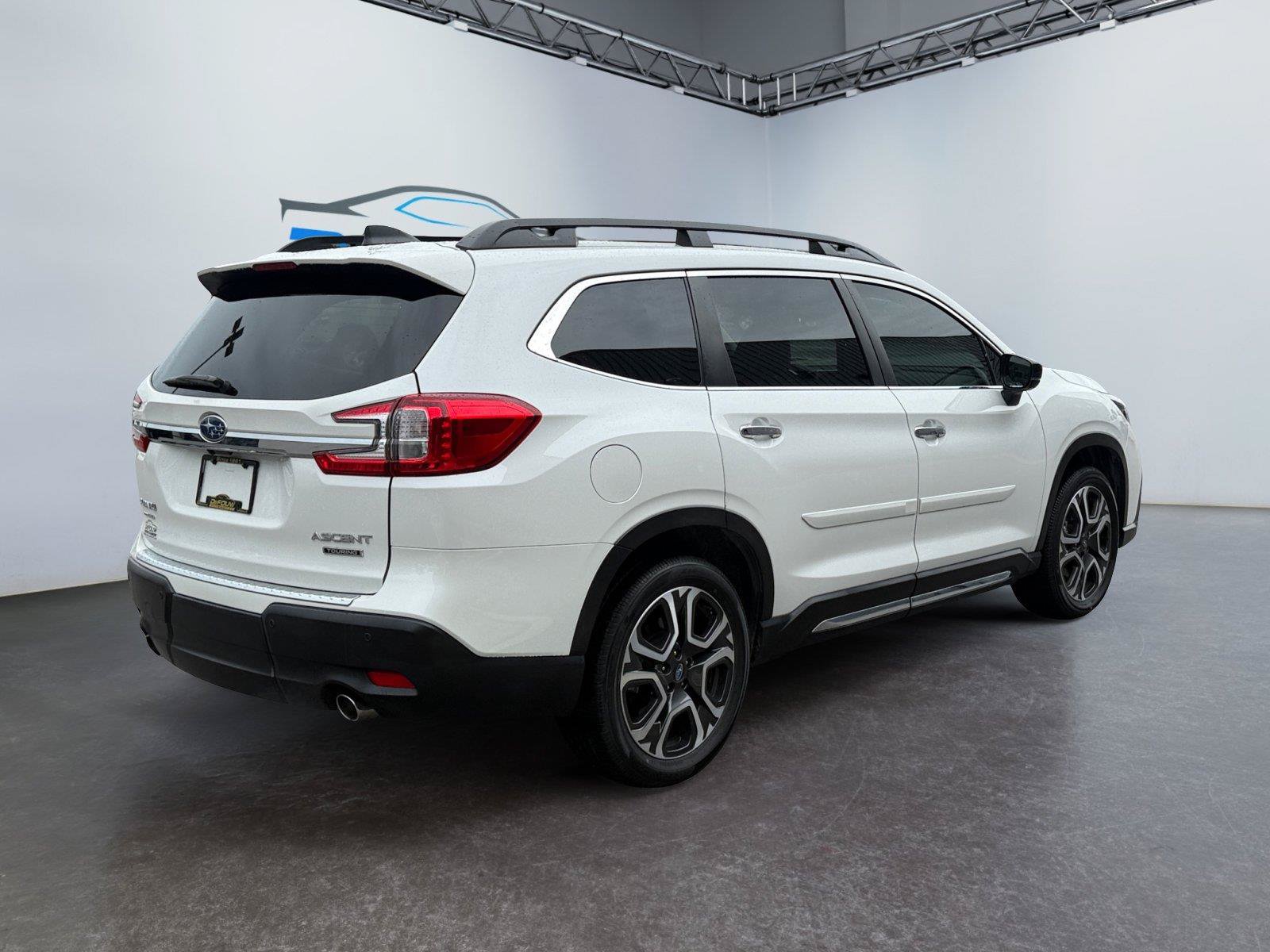 Used 2024 Subaru Ascent Touring AWD/4WD image 3