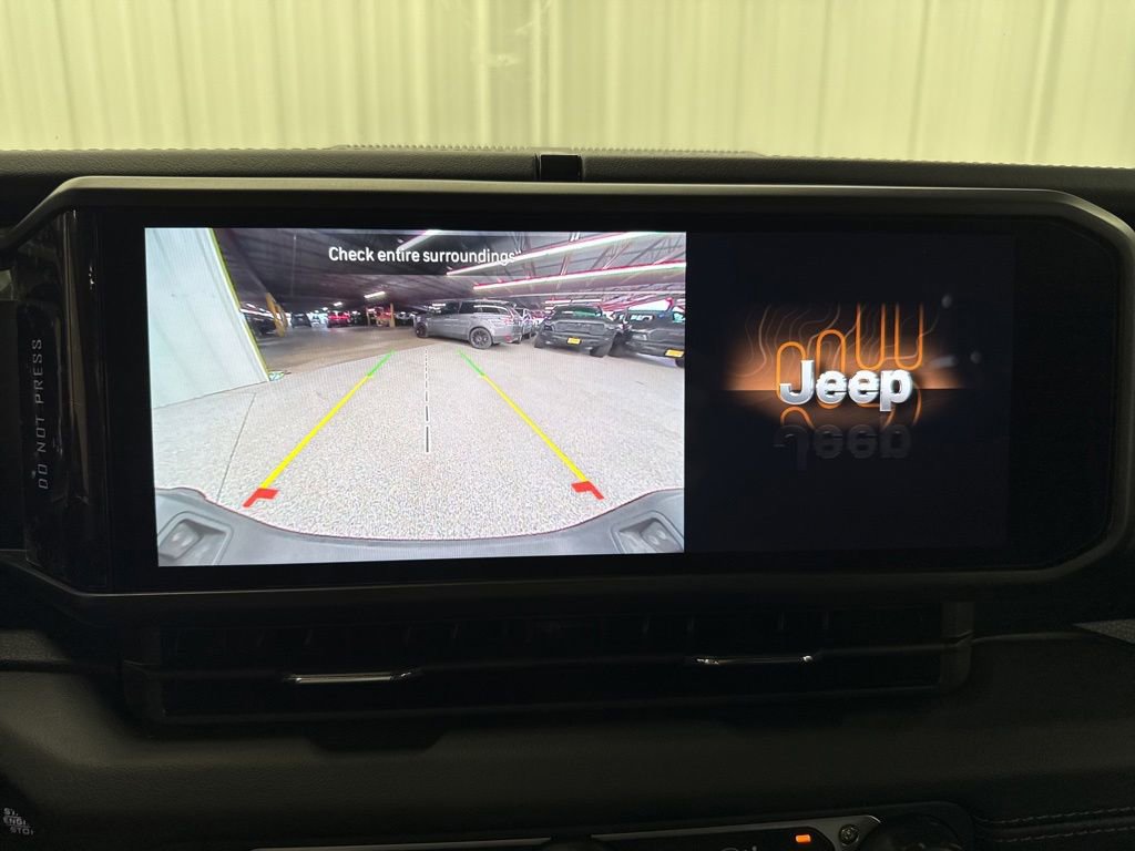 Used 2025 Jeep Gladiator Sport AWD/4WD image 26