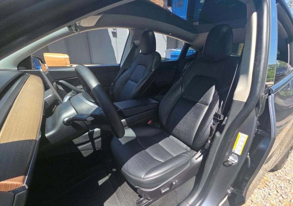 Used 2021 Tesla Model Y Long Range AWD/4WD image 3