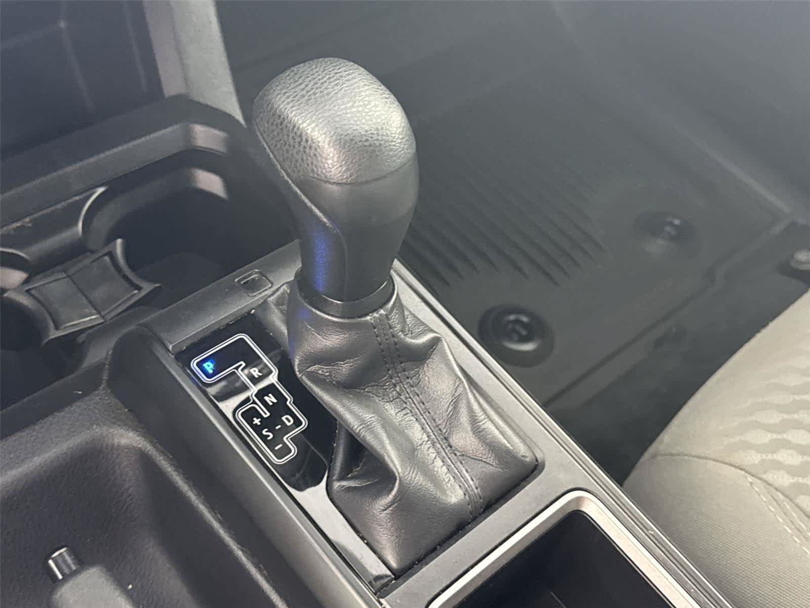 Used 2022 Toyota Tacoma SR AWD/4WD image 18