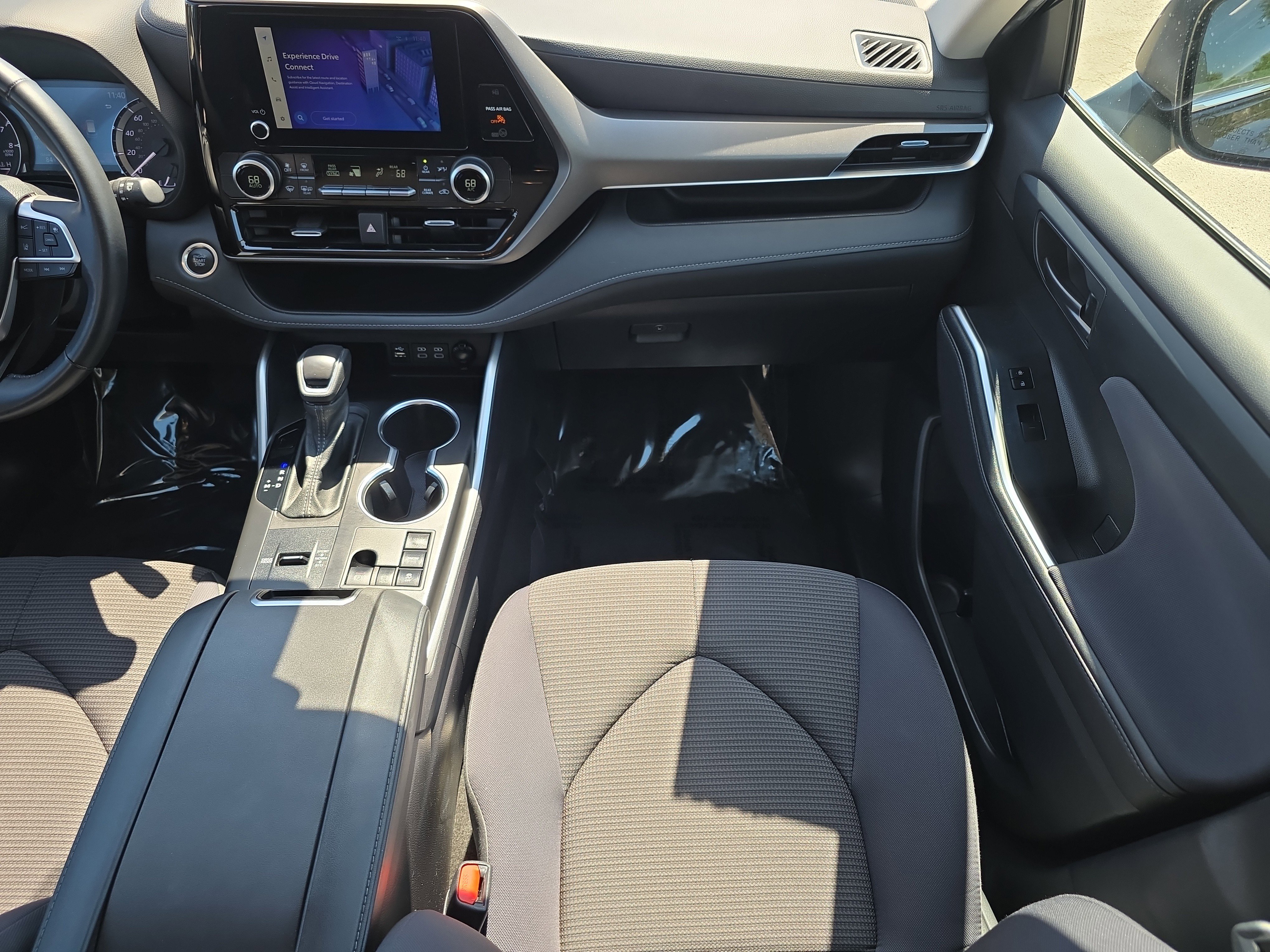 Used 2024 Toyota Highlander LE FWD image 21