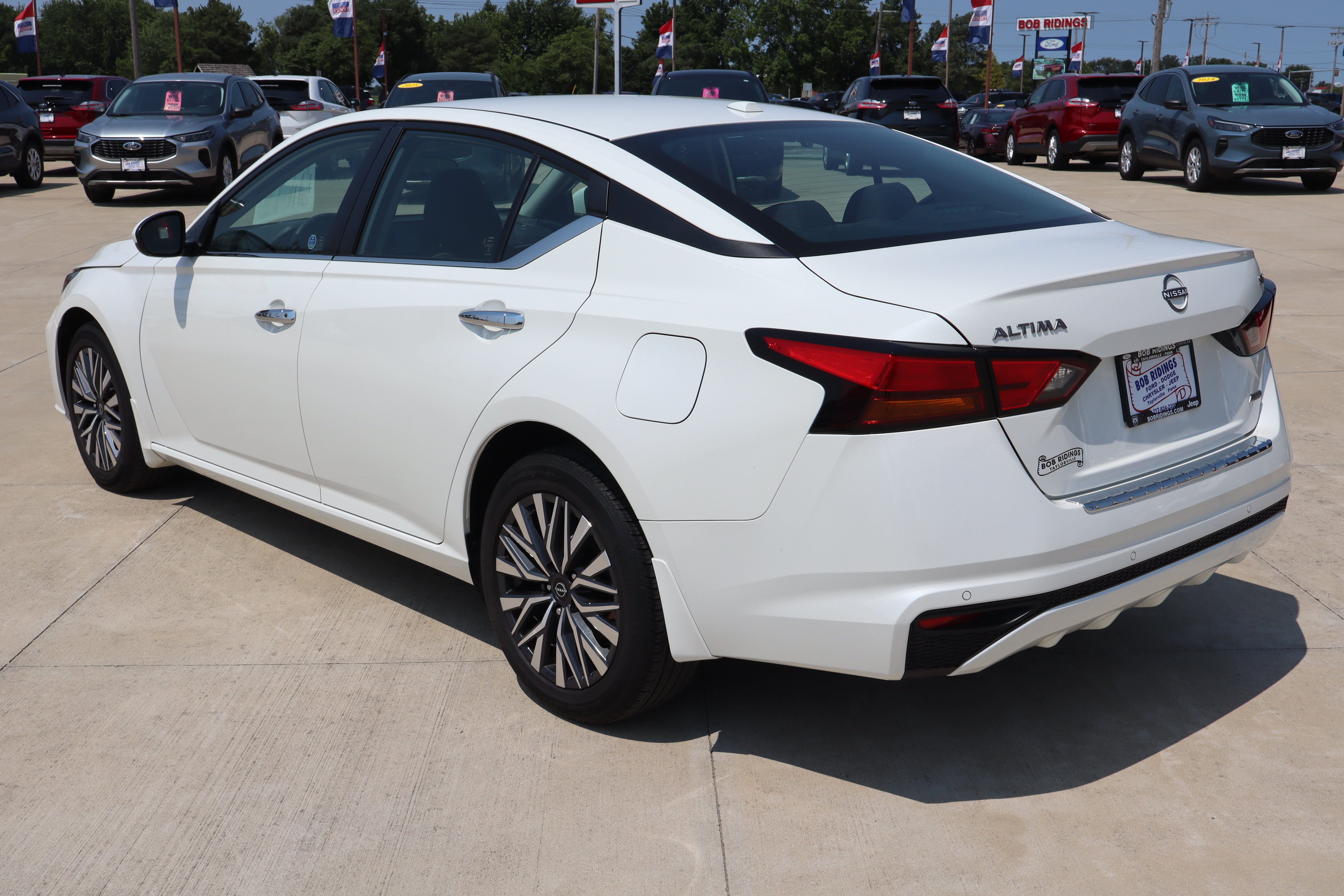 Used 2023 Nissan Altima 2.5 SV AWD/4WD image 7