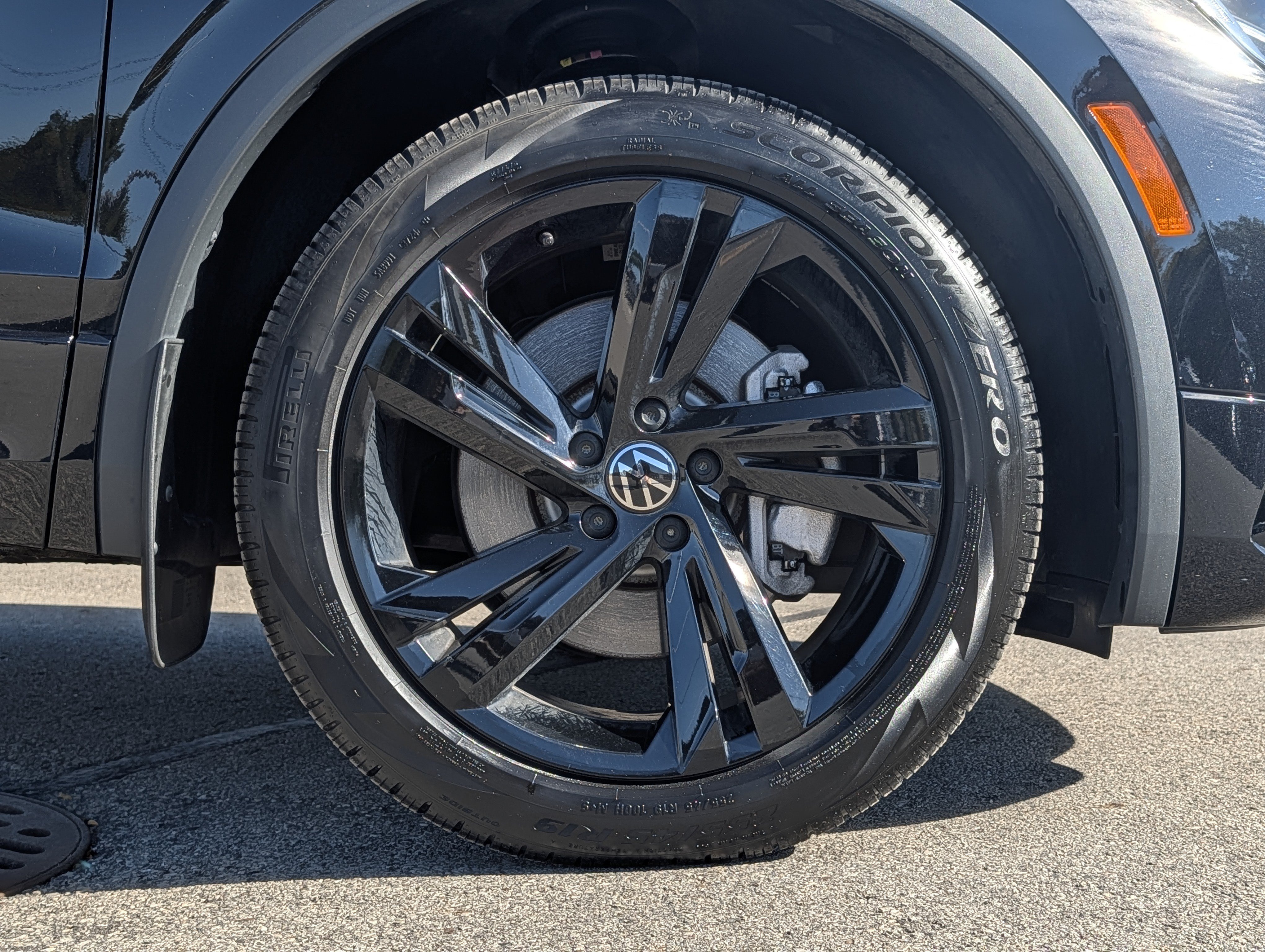 Certified 2024 Volkswagen Tiguan SE R-Line w/ MDO Package, Two-Row AWD/4WD image 11