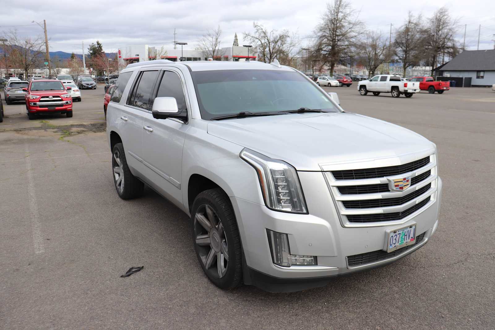 Used 2016 Cadillac Escalade Luxury image 3