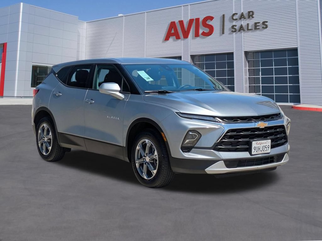 Used 2025 Chevrolet Blazer LT AWD/4WD image 3