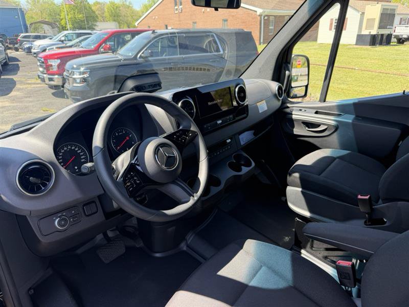 Used 2025 Mercedes-Benz Sprinter 2500 image 28