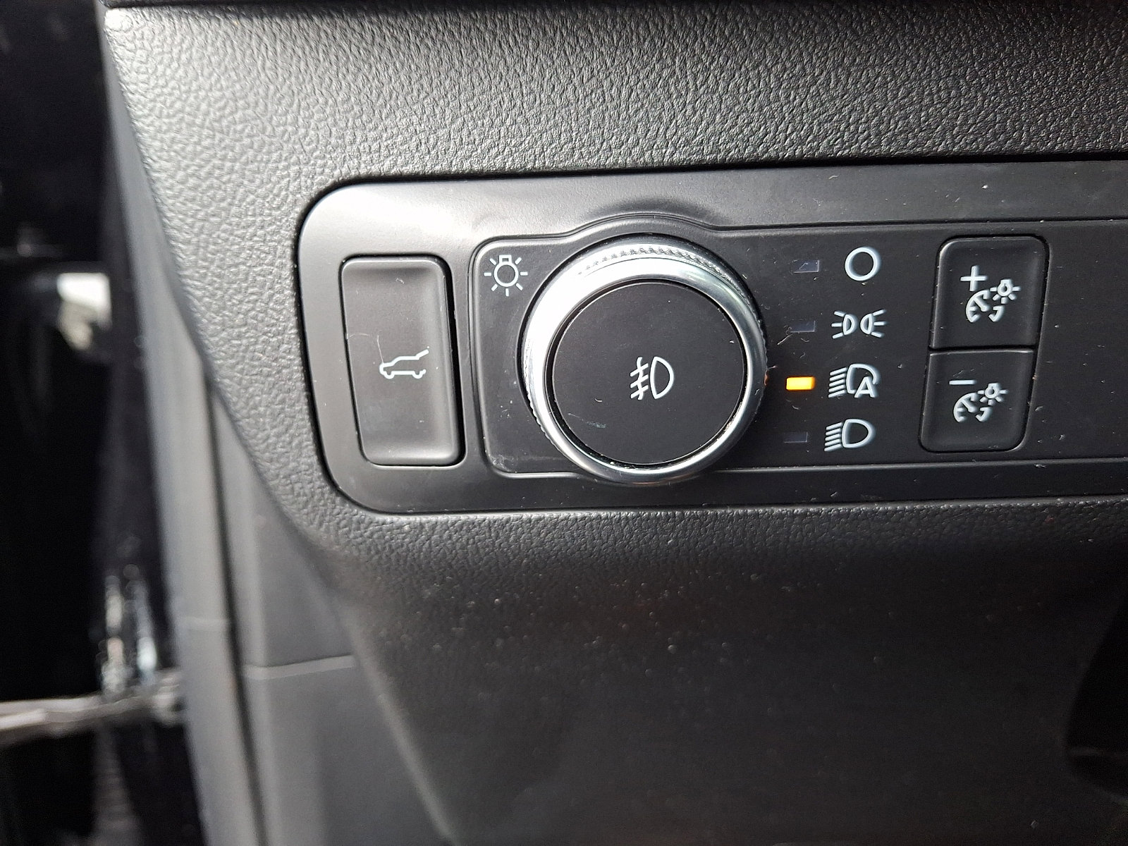 Used 2020 Ford Escape Titanium image 24