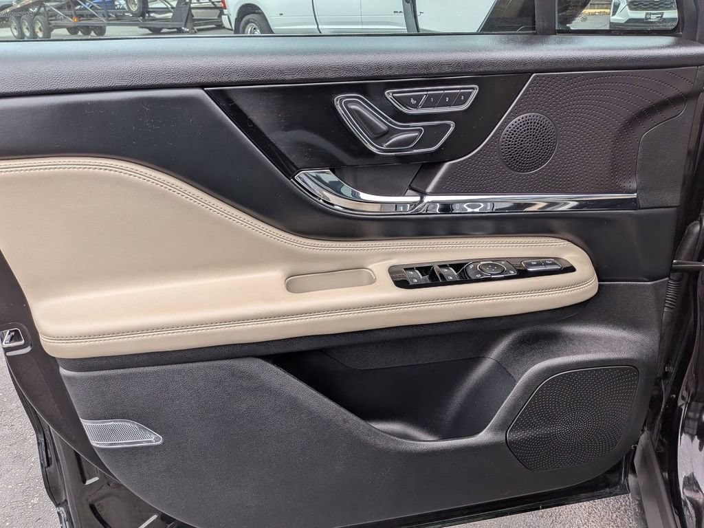 Used 2025 Lincoln Corsair Grand Touring w/ Towing Package image 9