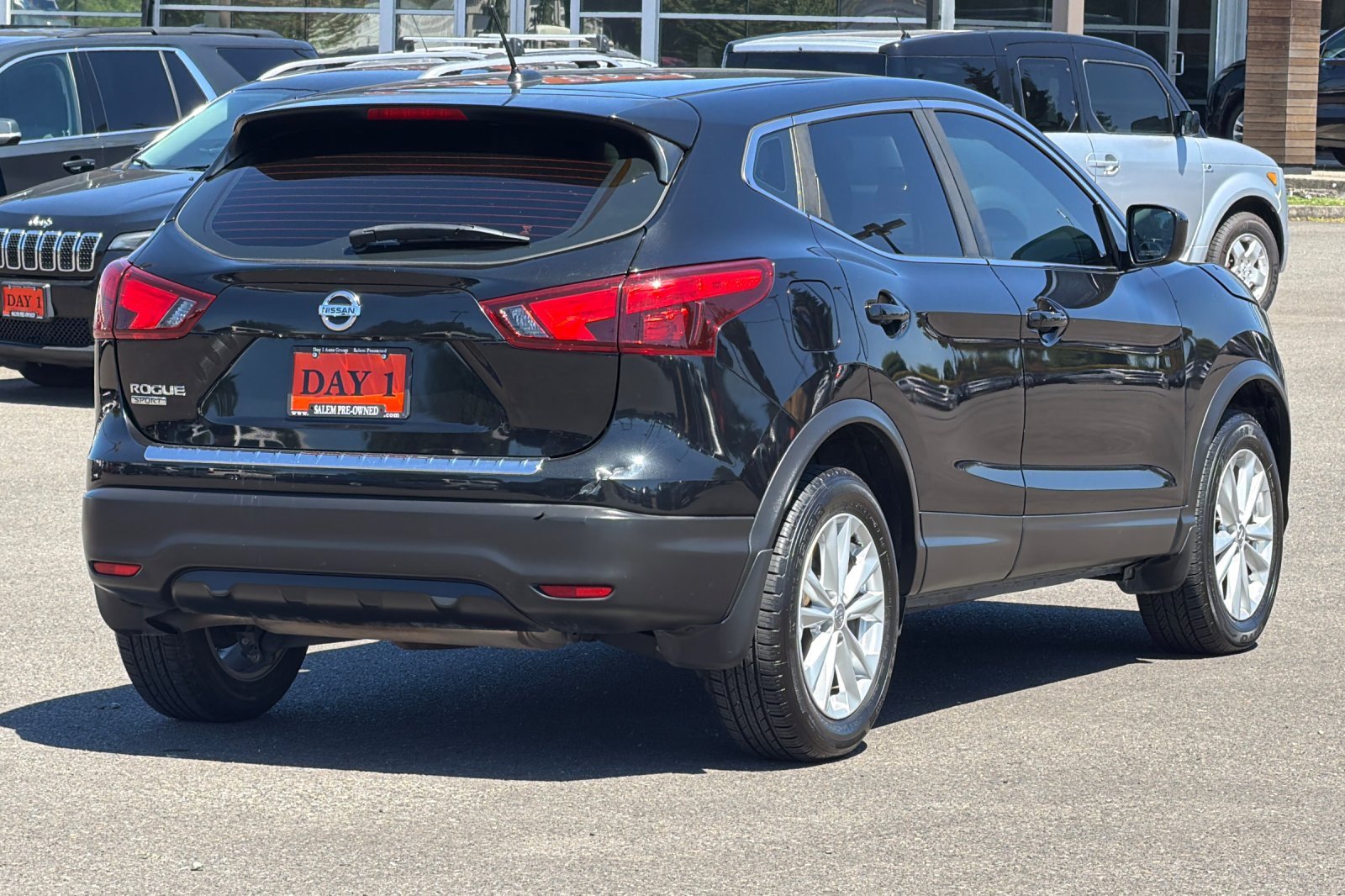 Used 2018 Nissan Rogue Sport S w/ S Appearance Package FWD image 5