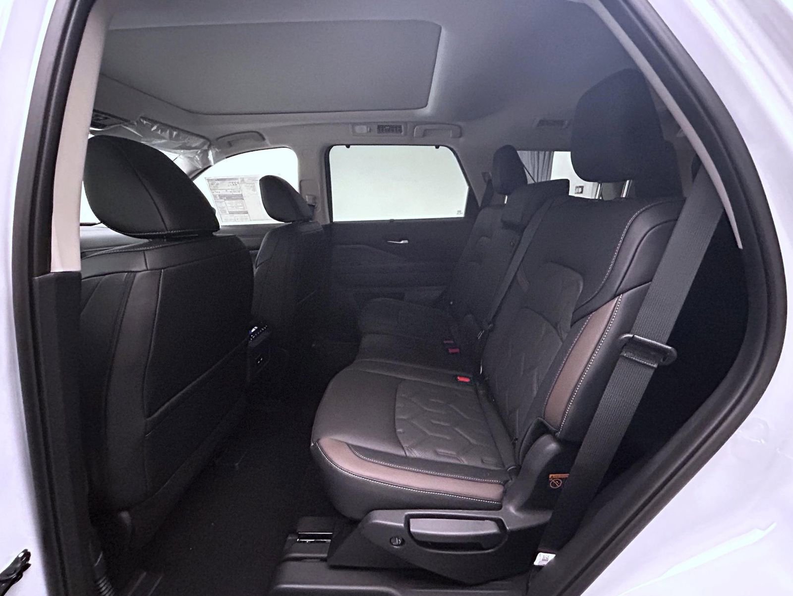 New 2026 Nissan Pathfinder Platinum image 11