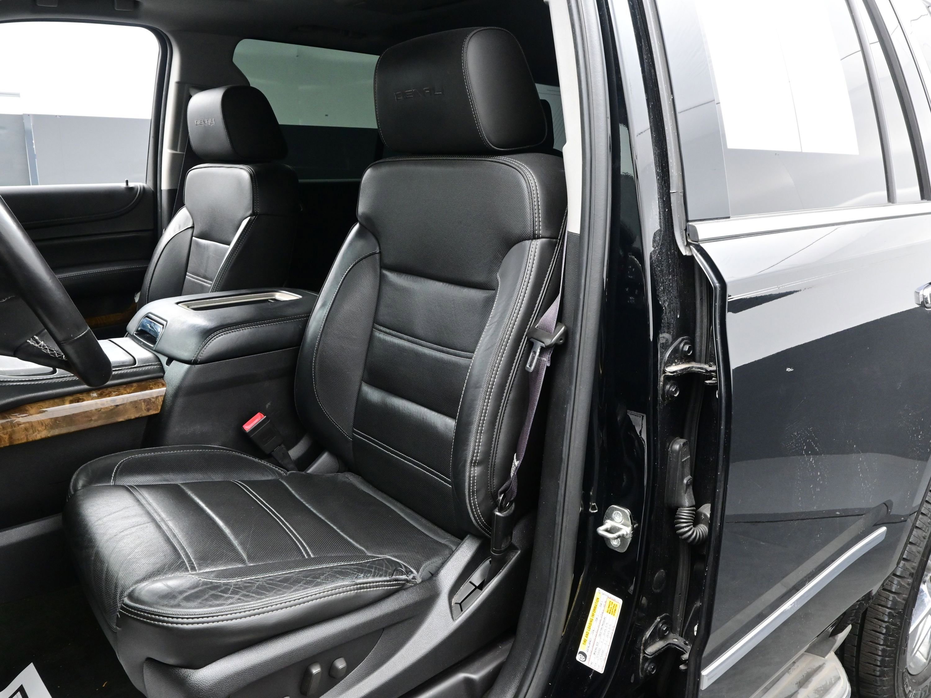 Used 2015 GMC Yukon Denali w/ Touring Package image 12