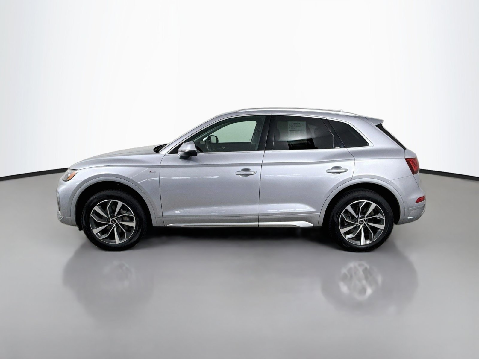 Certified 2024 Audi Q5 2.0T Premium AWD/4WD image 2