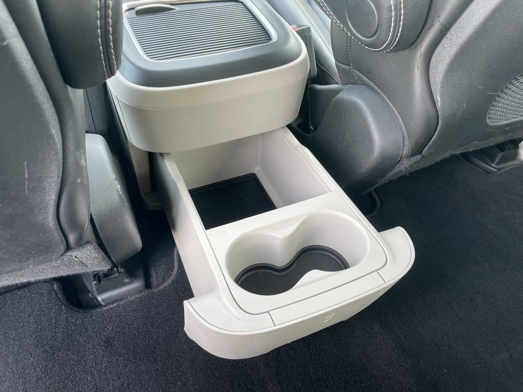 Used 2024 Chrysler Pacifica Select image 56