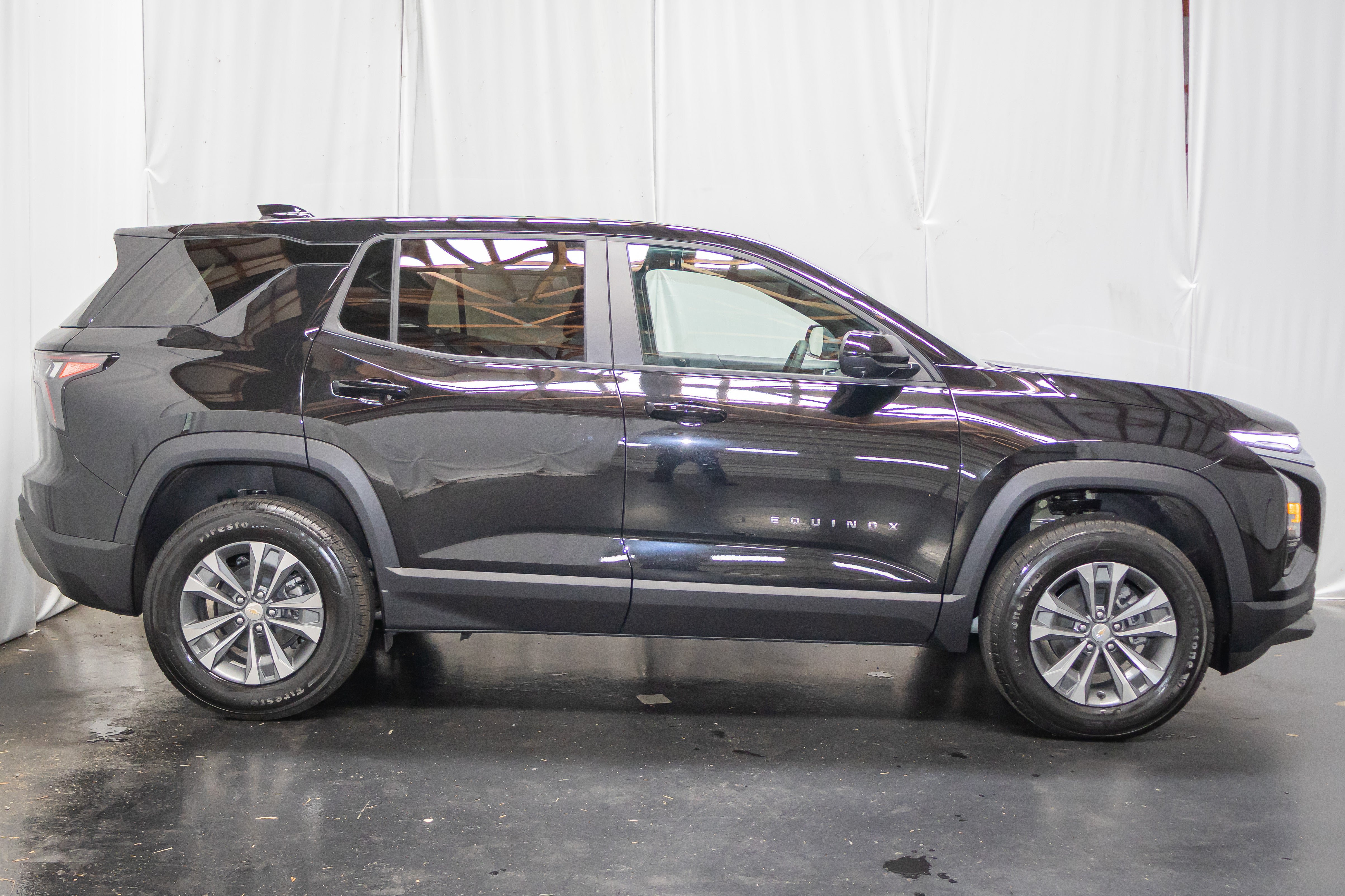 New 2027 Chevrolet Equinox LT w/ Safety and Technology Package FWD image 5