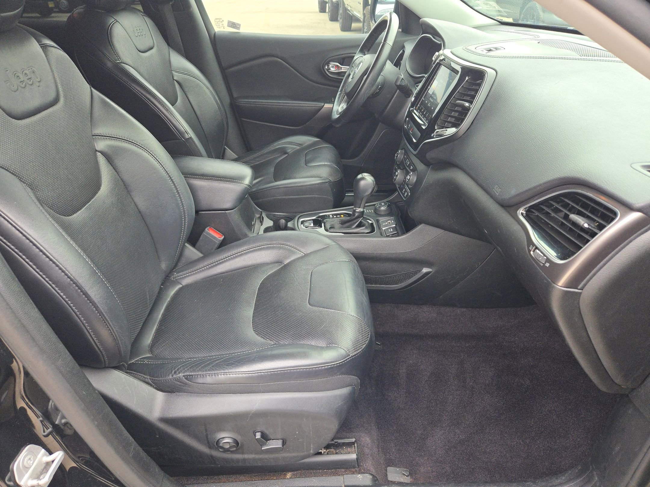 Used 2019 Jeep Cherokee Limited AWD/4WD image 27