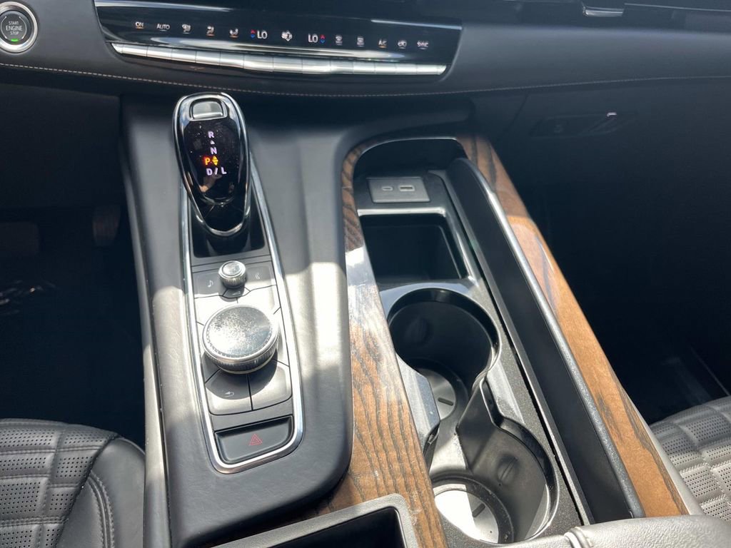 Certified 2024 Cadillac Escalade Premium Luxury Platinum AWD/4WD image 36