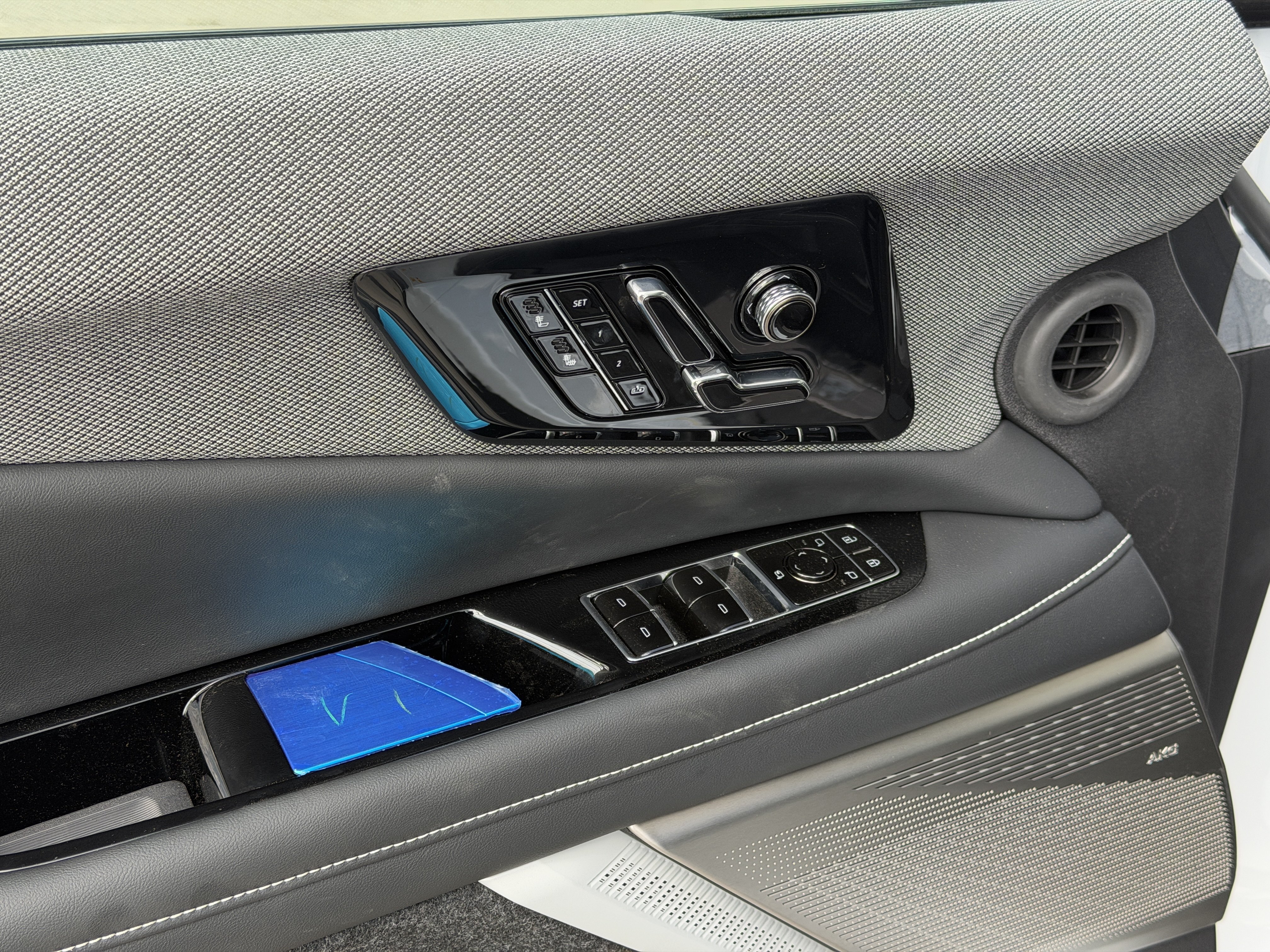 New 2027 Cadillac Optiq Luxury AWD/4WD image 18