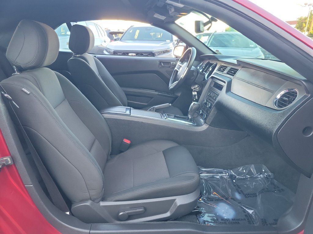 Used 2014 Ford Mustang Convertible w/ Equipment Group 102A RWD image 14