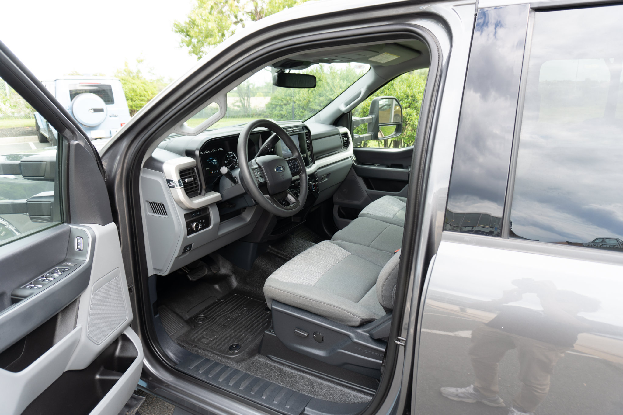 Used 2023 Ford F250 XLT w/ FX4 Off-Road Package AWD/4WD image 15