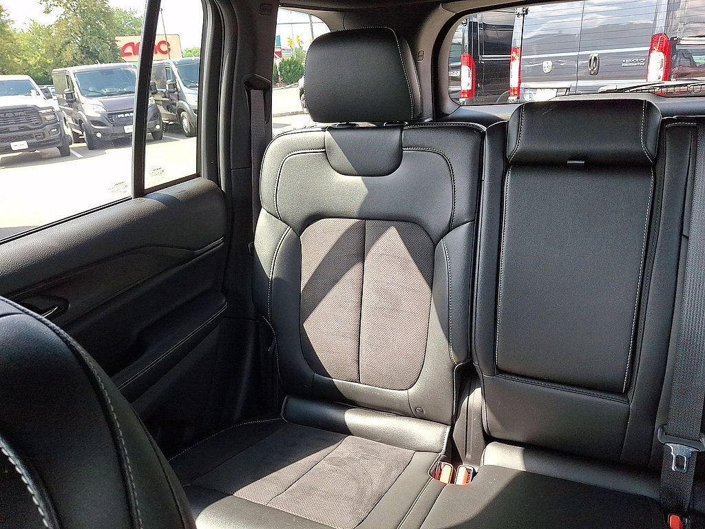 Used 2024 Jeep Grand Cherokee Altitude AWD/4WD image 12