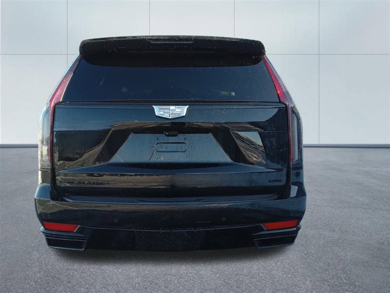 Used 2024 Cadillac Escalade Sport Platinum w/ LPO, ONYX Package image 4