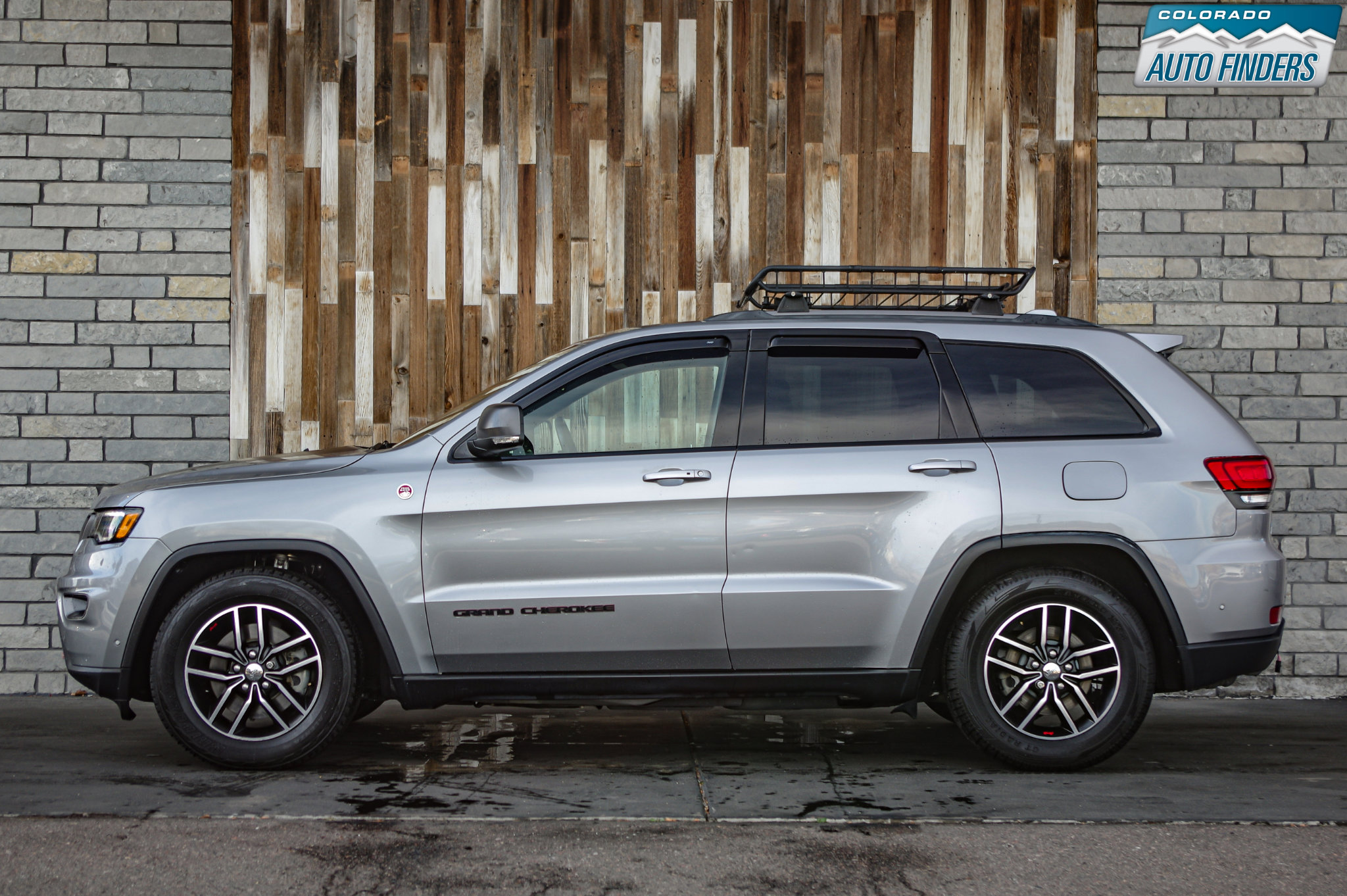 Used 2018 Jeep Grand Cherokee Trailhawk w/ Trailhawk Luxury Group image 3