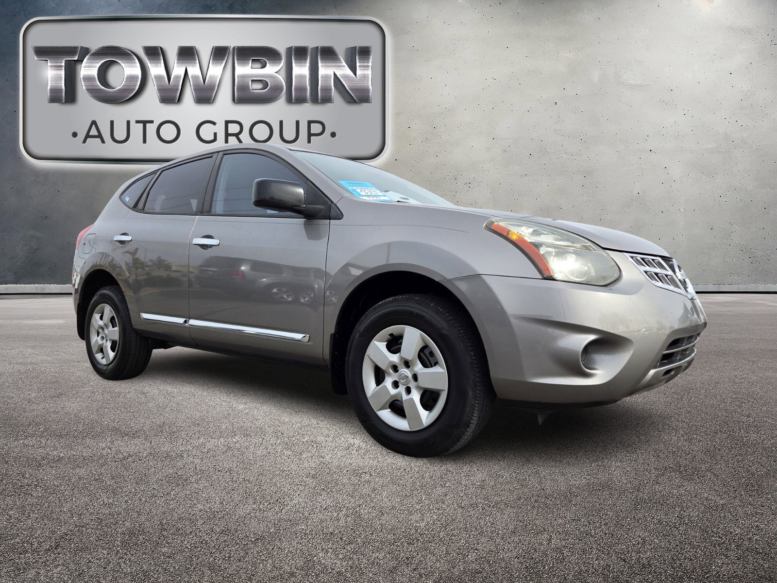 Used 2014 Nissan Rogue S image 2