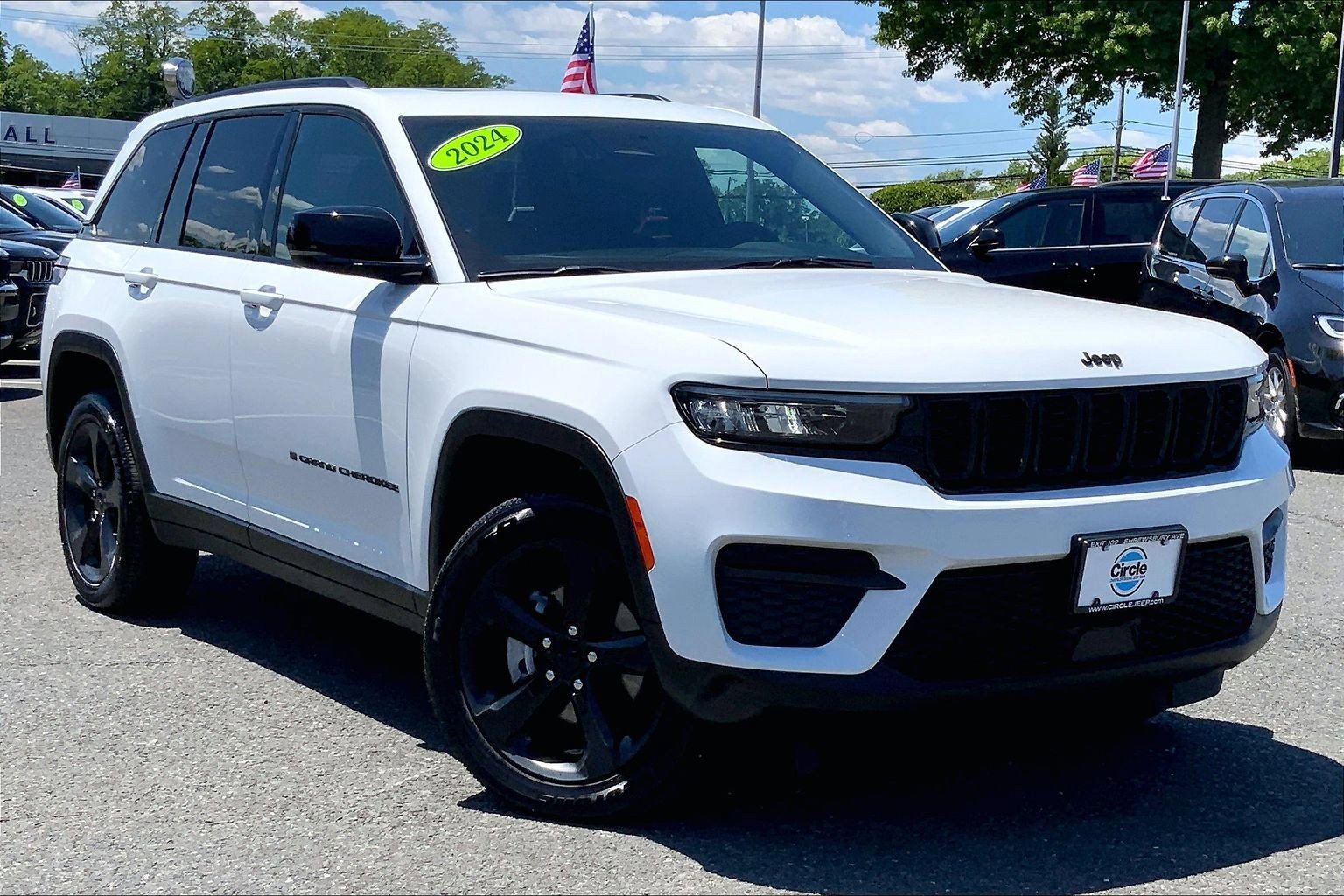 Certified 2024 Jeep Grand Cherokee Altitude AWD/4WD image 2