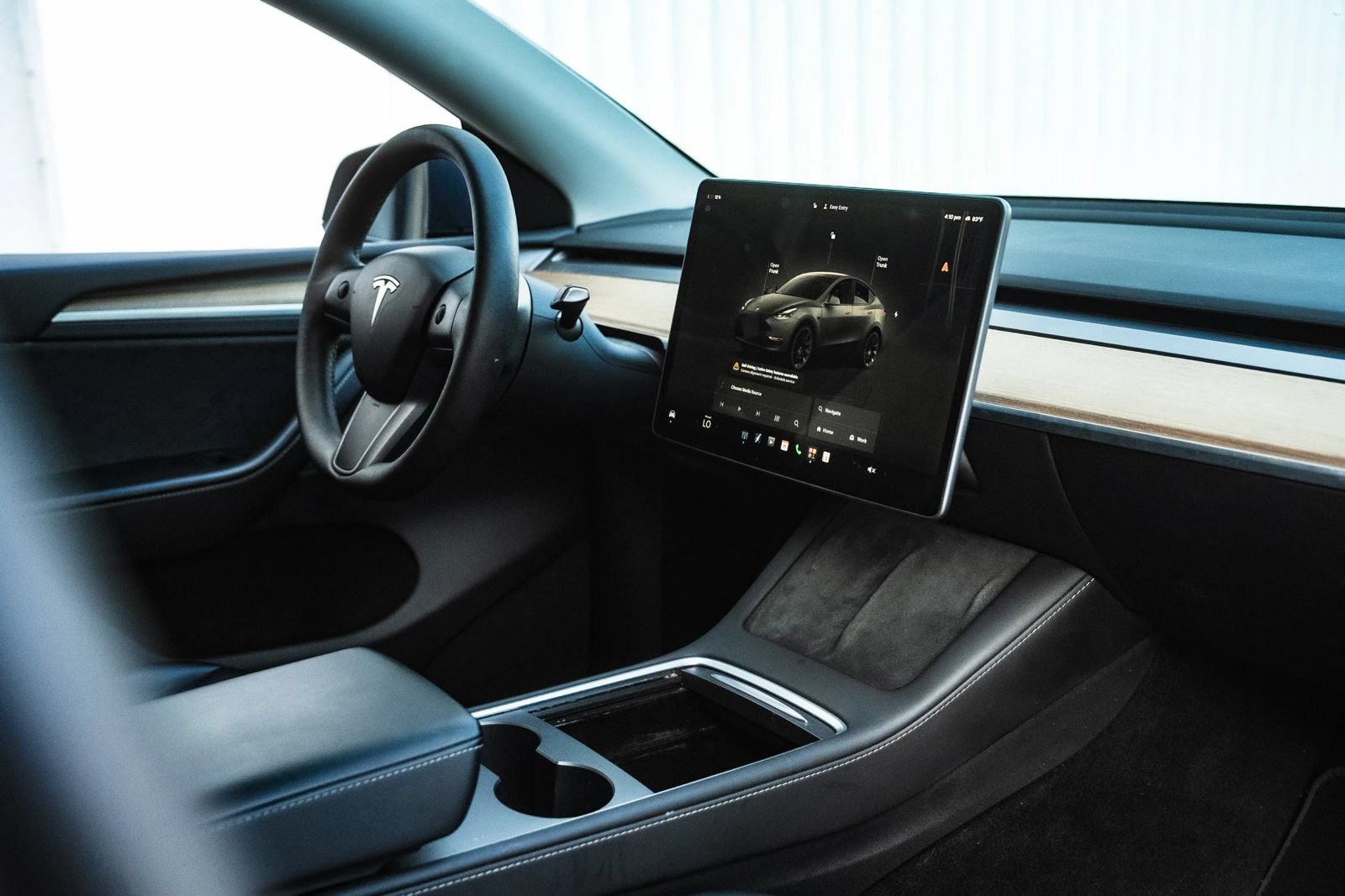 Used 2023 Tesla Model Y 2WD image 26
