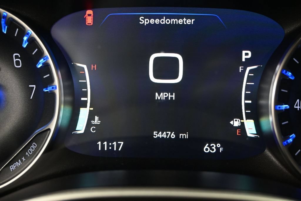 Used 2023 Chrysler Pacifica Touring-L FWD image 13