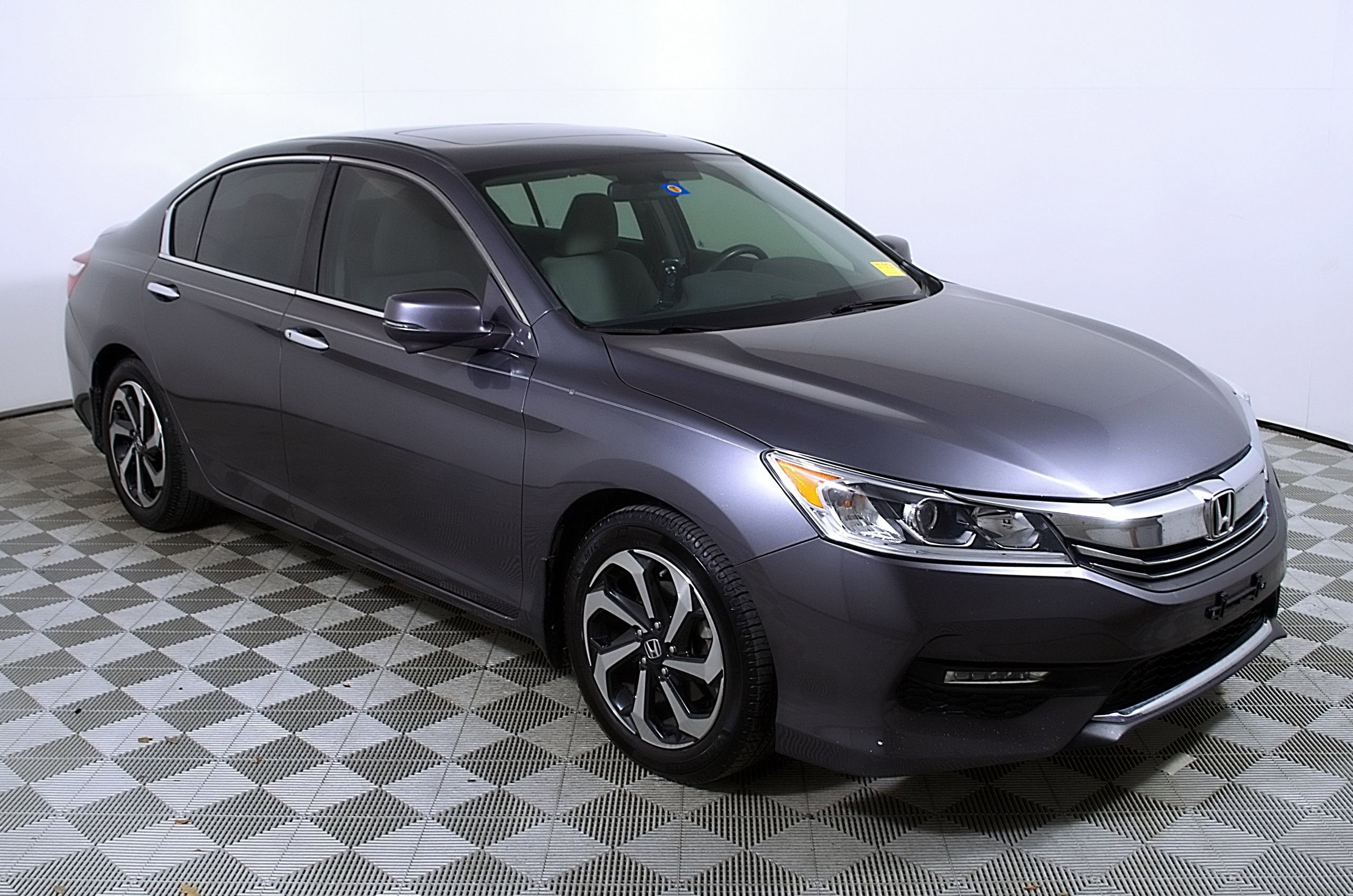 Used 2017 Honda Accord EX image 6