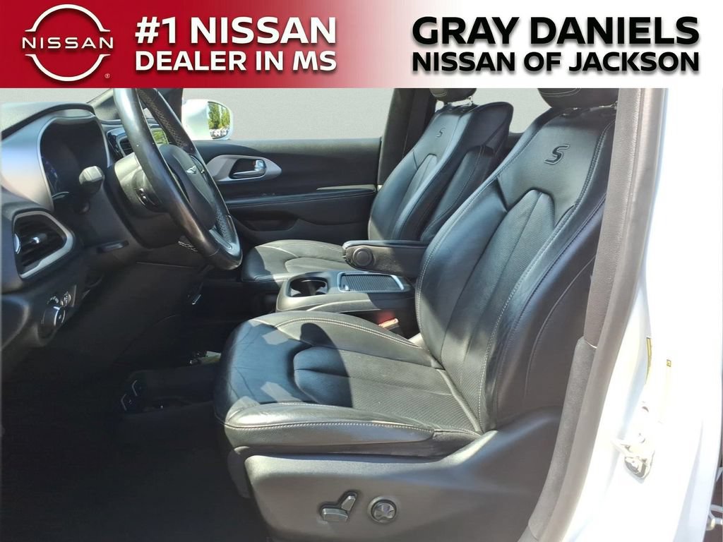 Used 2020 Chrysler Pacifica Touring-L Plus FWD image 23