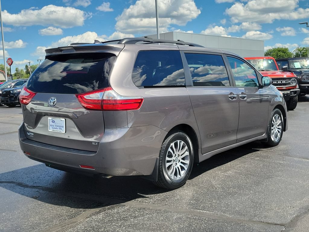 Used 2019 Toyota Sienna XLE w/ XLE Navigation Package FWD image 4