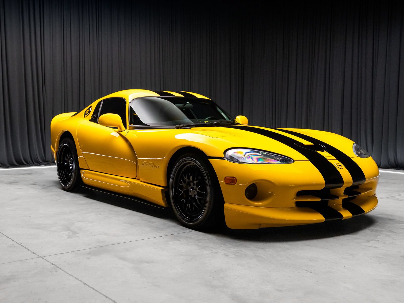 Used 2001 Dodge Viper GTS RWD image 18