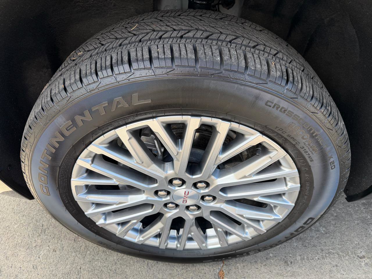 Used 2025 GMC Acadia Denali AWD/4WD image 26