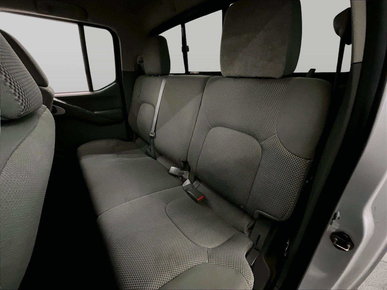 Used 2015 Nissan Frontier SV image 26