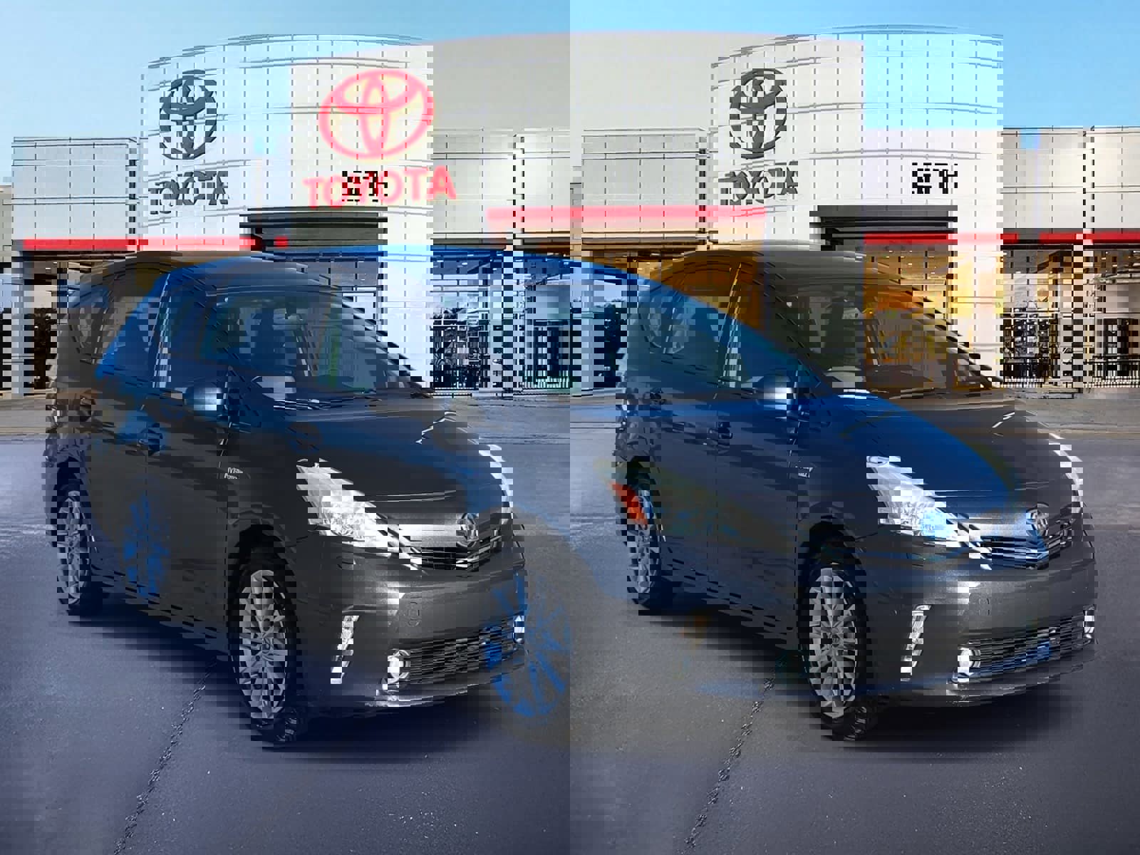 Used 2014 Toyota Prius V Five image 3