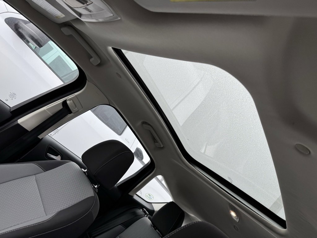 Used 2017 Ford C-MAX Energi SE w/ Equipment Group 401A image 6