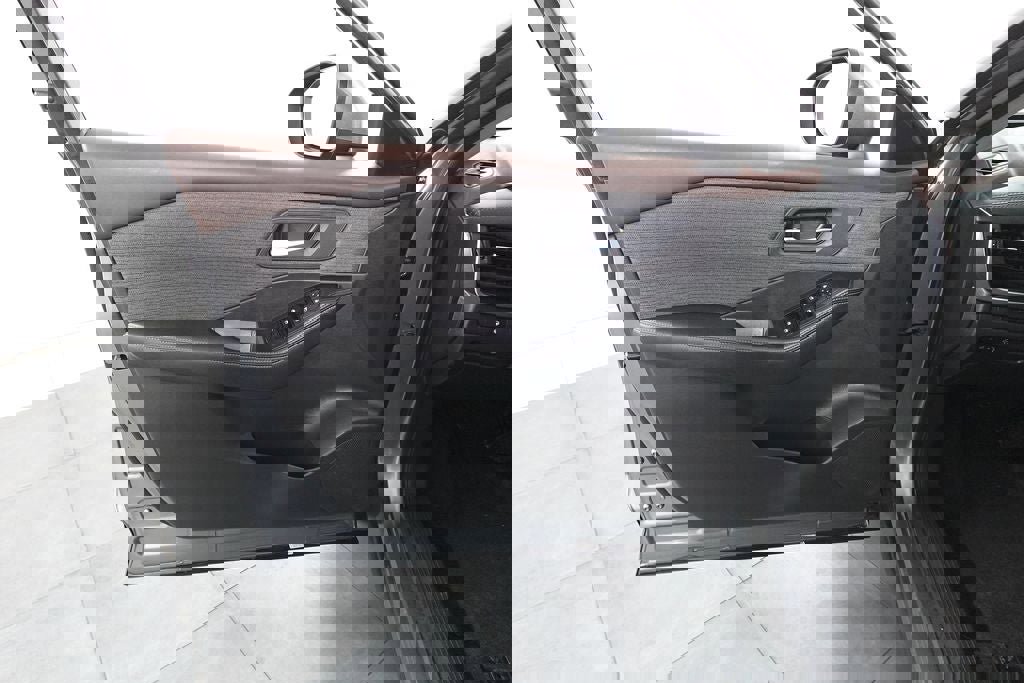 Used 2023 Nissan Rogue SV image 8