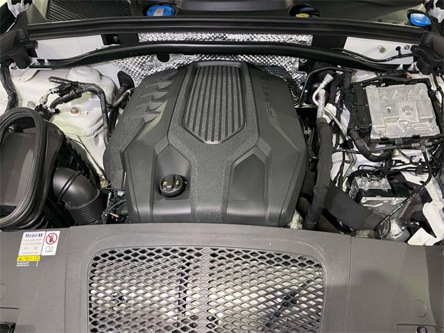 Used 2022 Porsche Macan w/ Premium Package Plus image 25